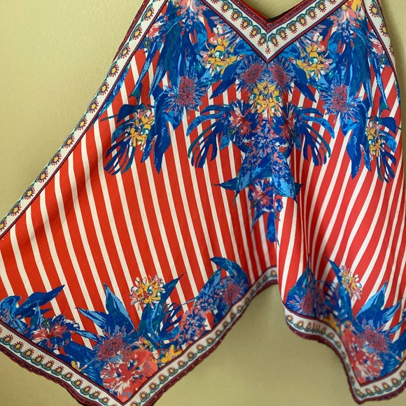 Bright floral blouse! - Picture 2 of 2